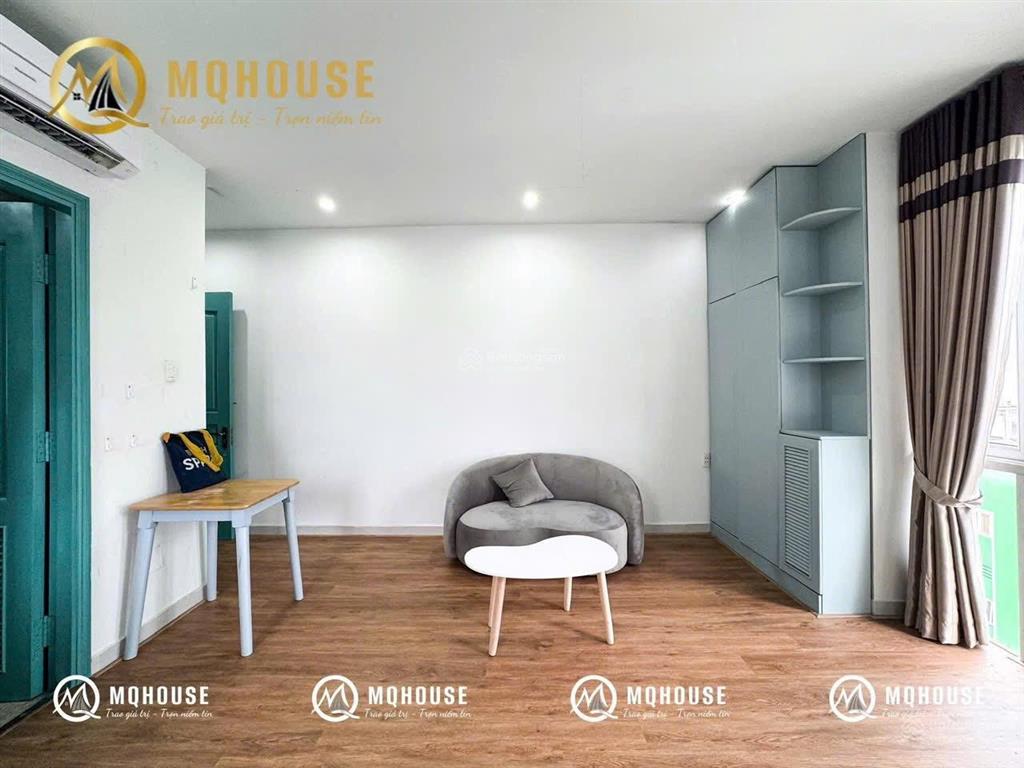 Cho thuê căn hộ 30m2, full nội thất cửa sổ trời, tòa nhà thang máy, bảo vệ, gần vòng xoay dân chủ