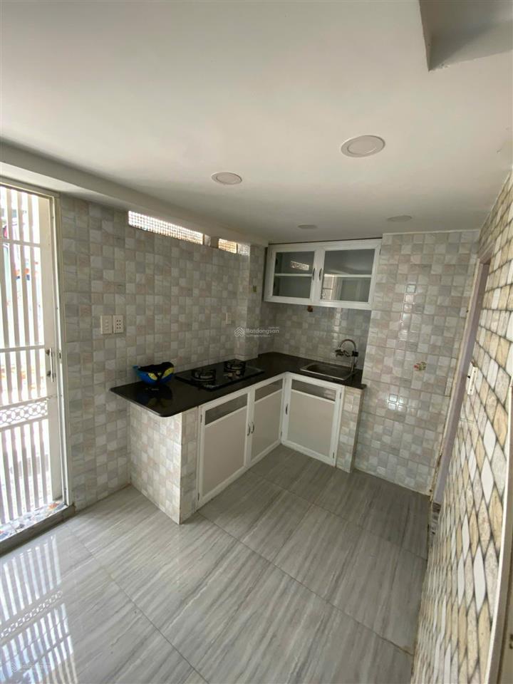 Cho thuê nr tại 241/58 lãnh binh thăng, 27m2, 13 triệu vnd, gần siêu nhiều tiện ích
