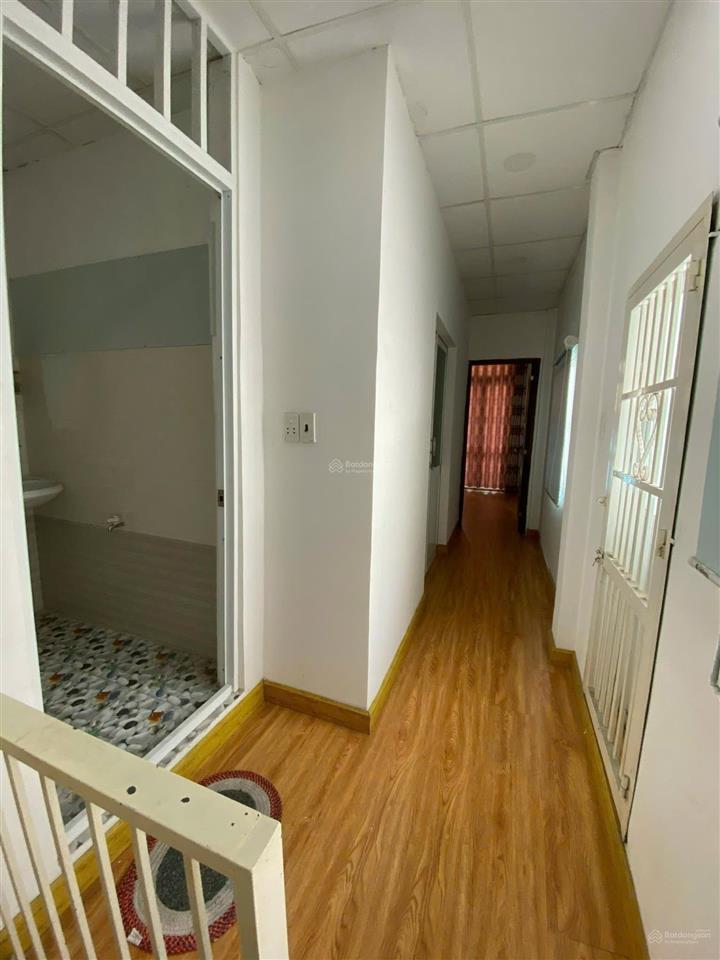 Cho thuê nr tại 241/58 lãnh binh thăng, 27m2, 13 triệu vnd, gần siêu nhiều tiện ích