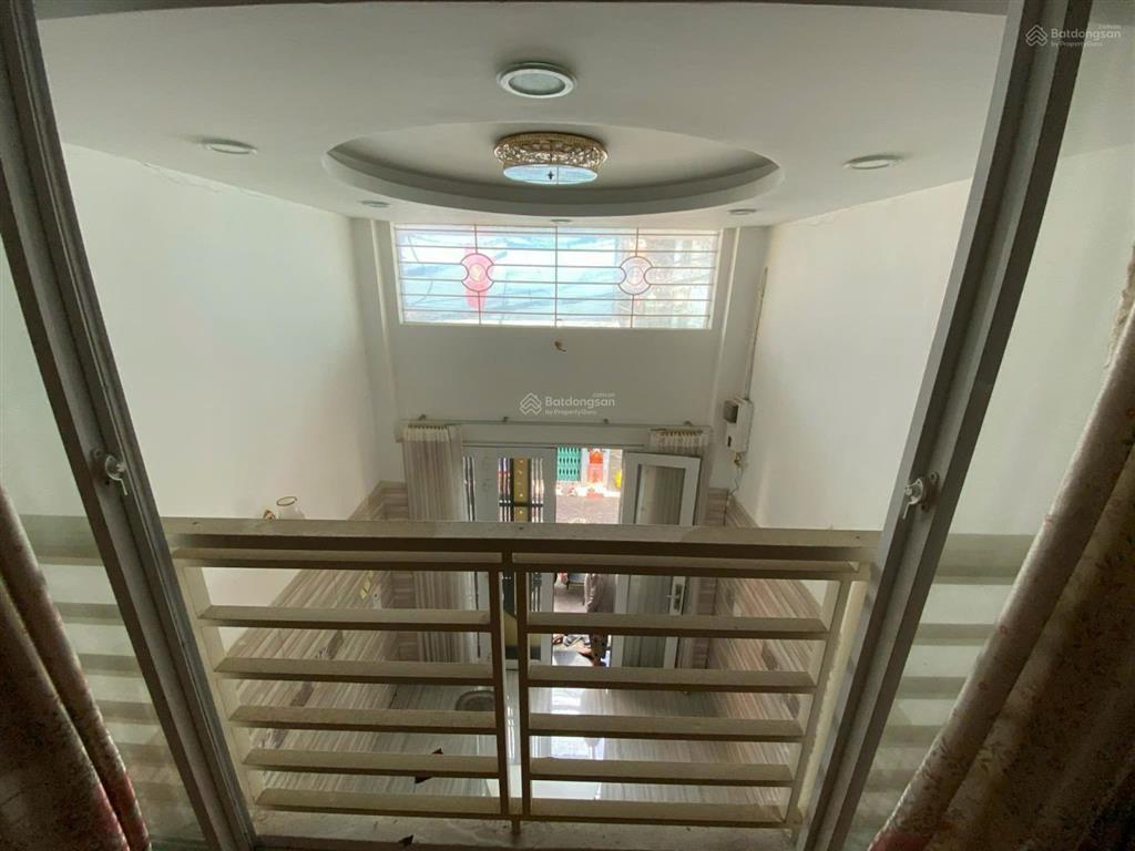Cho thuê nr tại 241/58 lãnh binh thăng, 27m2, 13 triệu vnd, gần siêu nhiều tiện ích