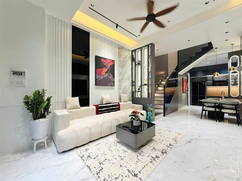 Nhà giá ngộp đoàn văn bơ, p16, q4. giá 3,56 tỷ. dt 70m2. 3 tầng, 3pn 3wc. sổ hồng riêng chính chủ