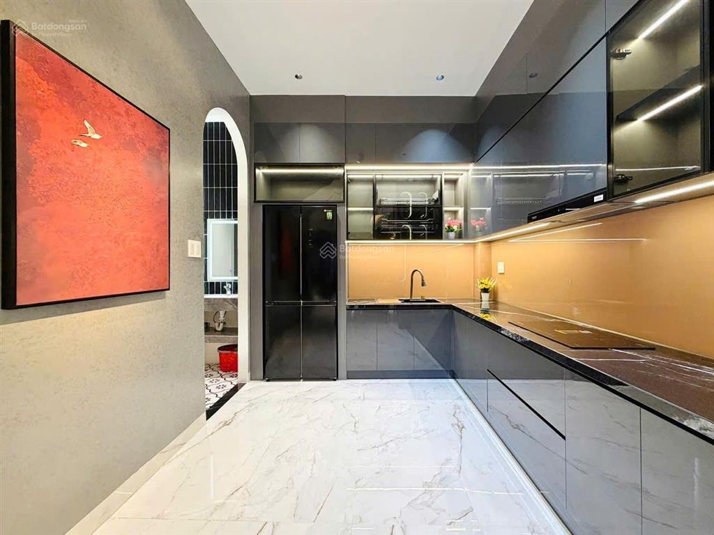 Nhà giá ngộp đoàn văn bơ, p16, q4. giá 3,56 tỷ. dt 70m2. 3 tầng, 3pn 3wc. sổ hồng riêng chính chủ
