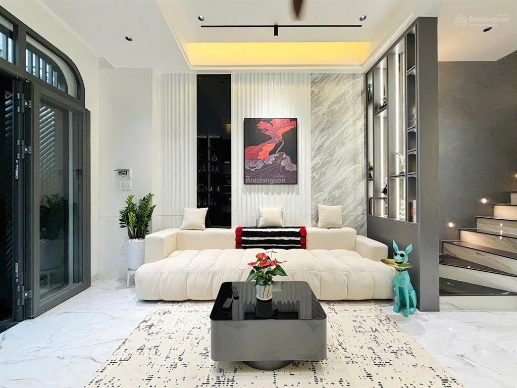 Nhà giá ngộp đoàn văn bơ, p16, q4. giá 3,56 tỷ. dt 70m2. 3 tầng, 3pn 3wc. sổ hồng riêng chính chủ