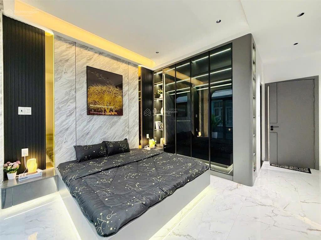 Nhà giá ngộp đoàn văn bơ, p16, q4. giá 3,56 tỷ. dt 70m2. 3 tầng, 3pn 3wc. sổ hồng riêng chính chủ