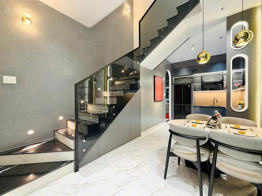 Nhà giá ngộp đoàn văn bơ, p16, q4. giá 3,56 tỷ. dt 70m2. 3 tầng, 3pn 3wc. sổ hồng riêng chính chủ