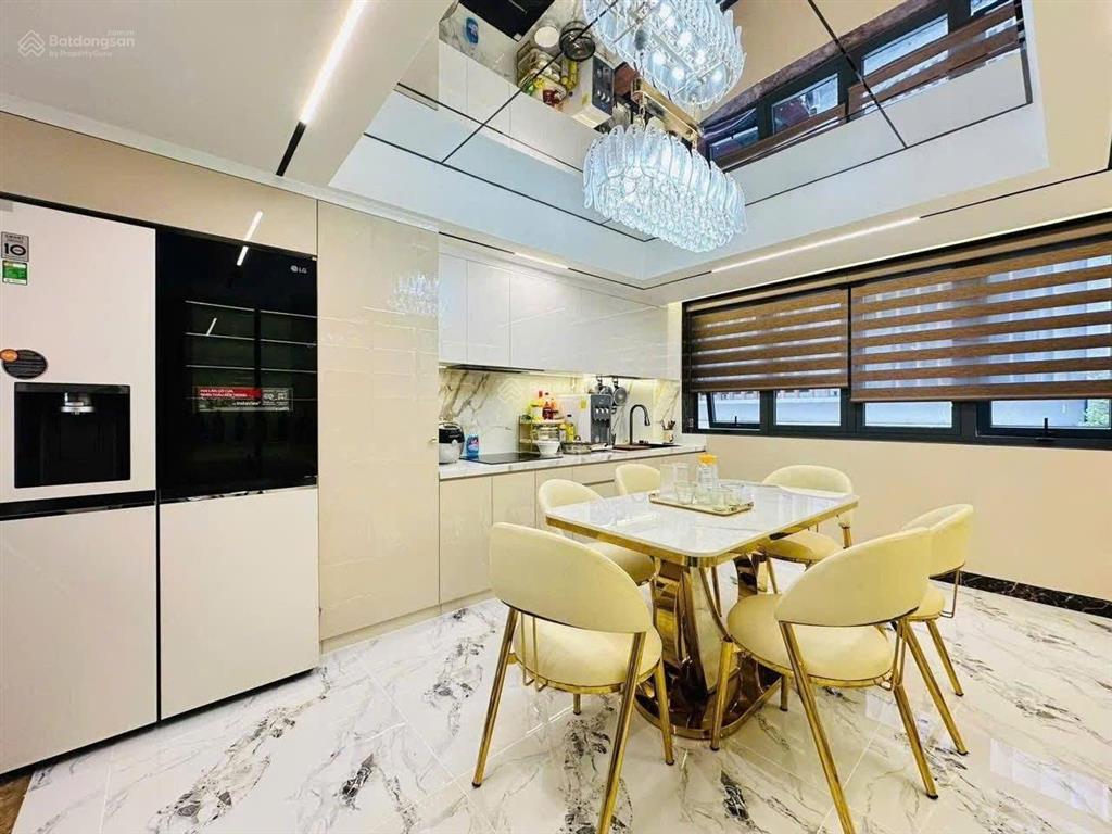 Nhà giá ngộp bán gấp thống nhất, thông tây hội. giá 4,12 tỷ. dt 65m2. 4pn 4wc. sổ hồng riêng