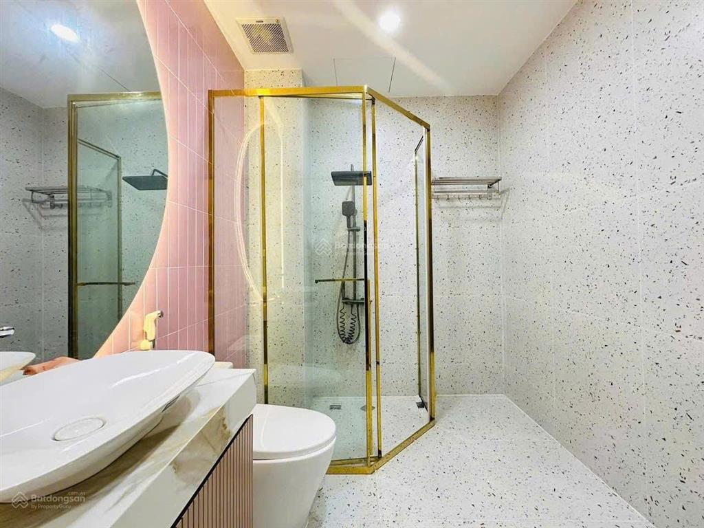 Nhà giá ngộp bán gấp thống nhất, thông tây hội. giá 4,12 tỷ. dt 65m2. 4pn 4wc. sổ hồng riêng