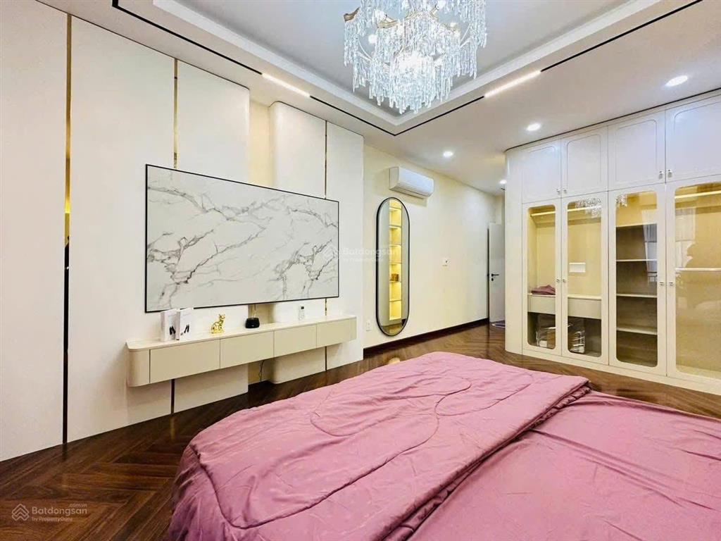 Nhà giá ngộp bán gấp thống nhất, thông tây hội. giá 4,12 tỷ. dt 65m2. 4pn 4wc. sổ hồng riêng