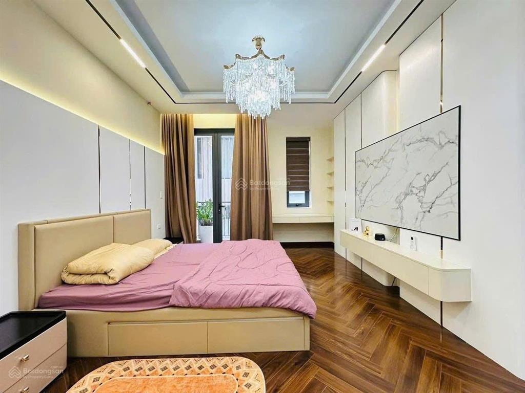 Nhà giá ngộp bán gấp thống nhất, thông tây hội. giá 4,12 tỷ. dt 65m2. 4pn 4wc. sổ hồng riêng