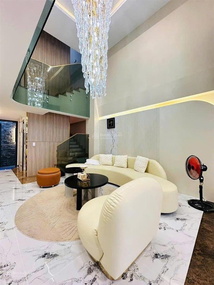 Nhà giá ngộp bán gấp thống nhất, thông tây hội. giá 4,12 tỷ. dt 65m2. 4pn 4wc. sổ hồng riêng