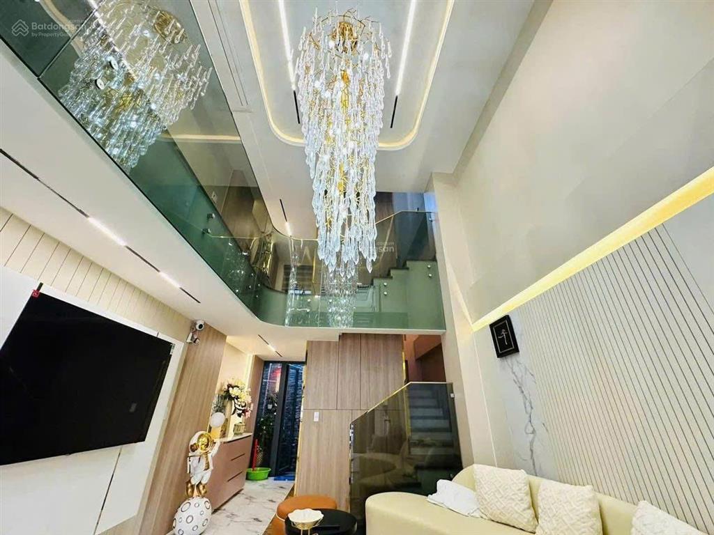 Nhà giá ngộp bán gấp thống nhất, thông tây hội. giá 4,12 tỷ. dt 65m2. 4pn 4wc. sổ hồng riêng