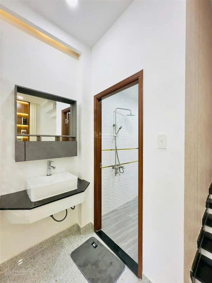 Nhà mới hoàn công thạnh lộc 15, q12. giá 2,85 tỷ. dt 76.5m2. 3 tầng, 3pn 4wc. sổ hồng riêng