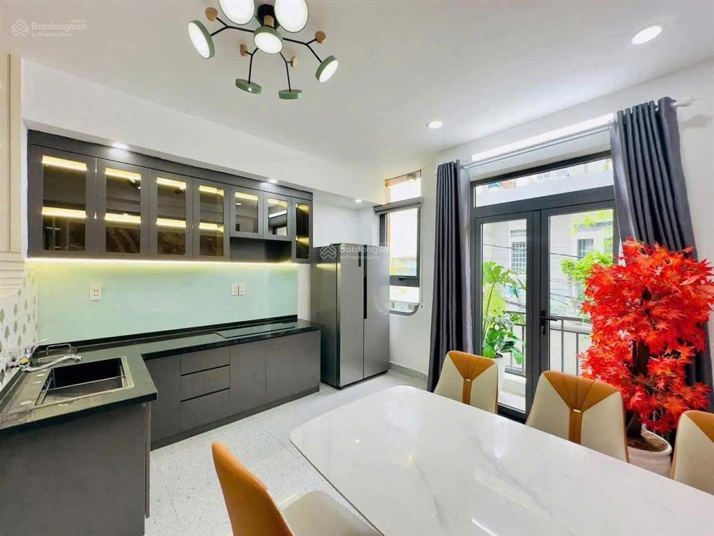 Nhà mới hoàn công thạnh lộc 15, q12. giá 2,85 tỷ. dt 76.5m2. 3 tầng, 3pn 4wc. sổ hồng riêng