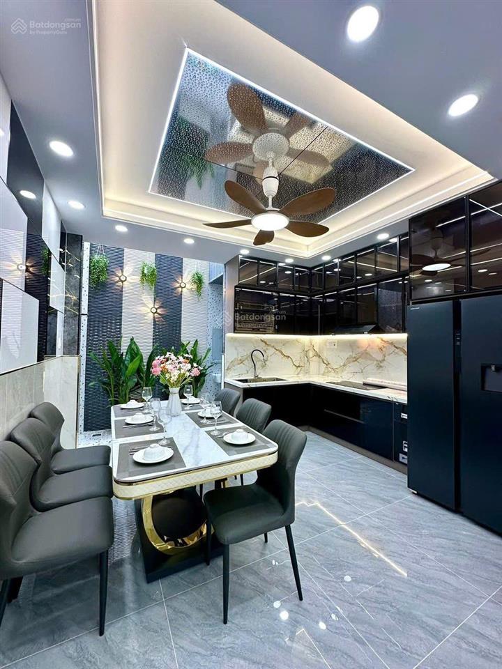 Nhà hẻm cần bán gấp nguyễn xí, p.13 bình thạnh. giá 3,79 tỷ. dt 58.5m2. 4pn 5wc. sổ hồng riêng