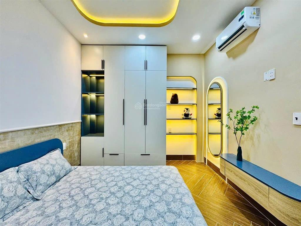 Cần bán gấp trong tháng nhà phan văn trị p.11 bình thạnh. giá 3,29 tỷ. dt69m2. 3pn. sổ hồng riêng