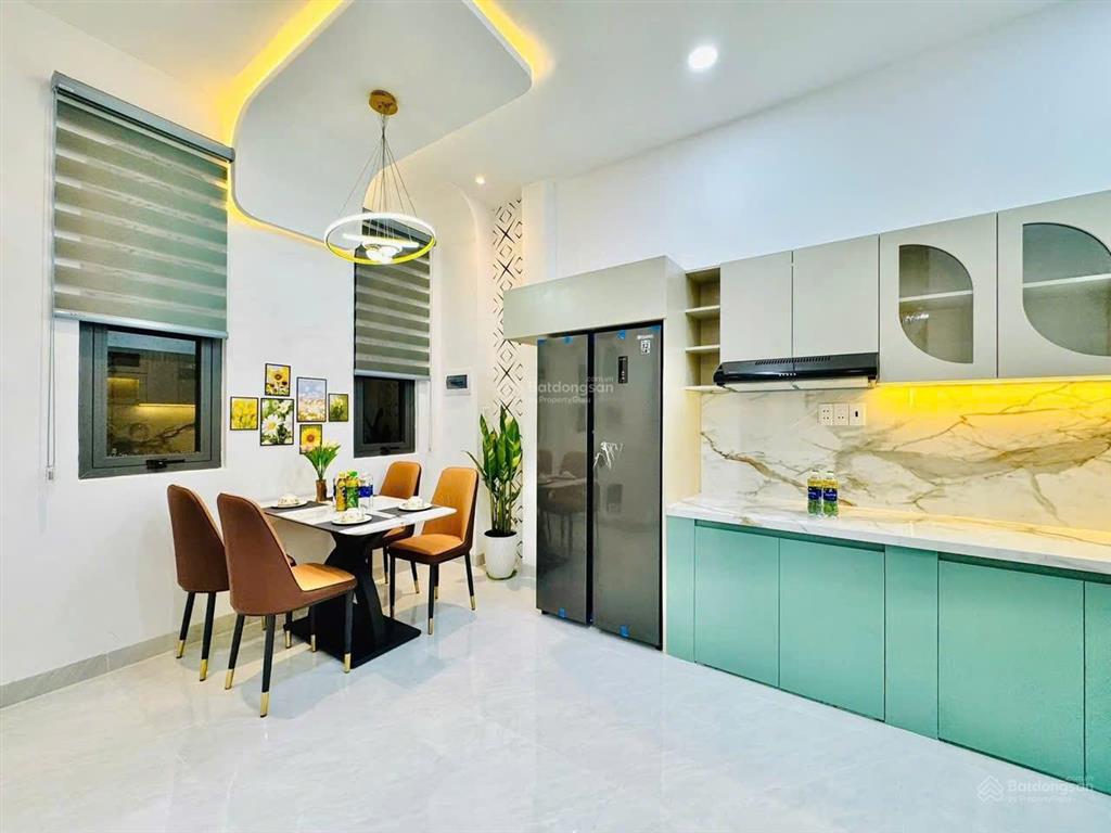 Cần bán gấp trong tháng nhà phan văn trị p.11 bình thạnh. giá 3,29 tỷ. dt69m2. 3pn. sổ hồng riêng