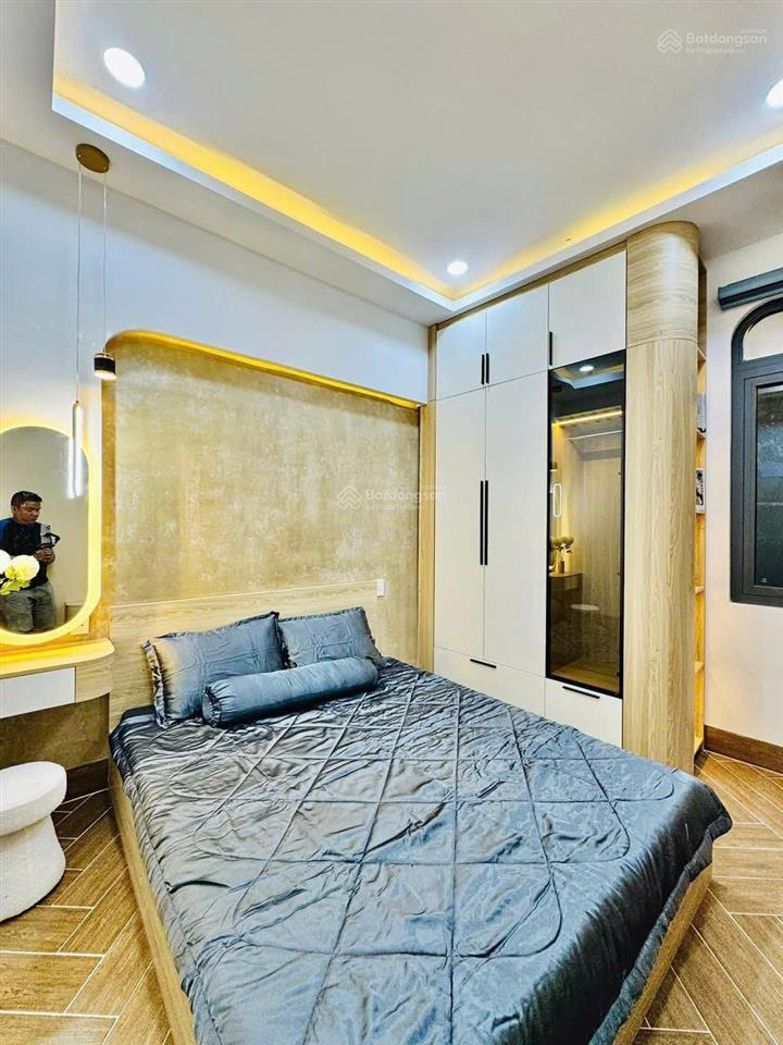 Cần bán gấp trong tháng nhà phan văn trị p.11 bình thạnh. giá 3,29 tỷ. dt69m2. 3pn. sổ hồng riêng