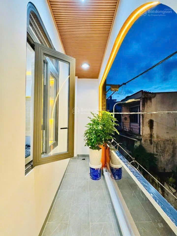Cần bán gấp trong tháng nhà phan văn trị p.11 bình thạnh. giá 3,29 tỷ. dt69m2. 3pn. sổ hồng riêng