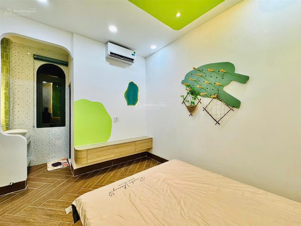 Cần bán gấp trong tháng nhà phan văn trị p.11 bình thạnh. giá 3,29 tỷ. dt69m2. 3pn. sổ hồng riêng