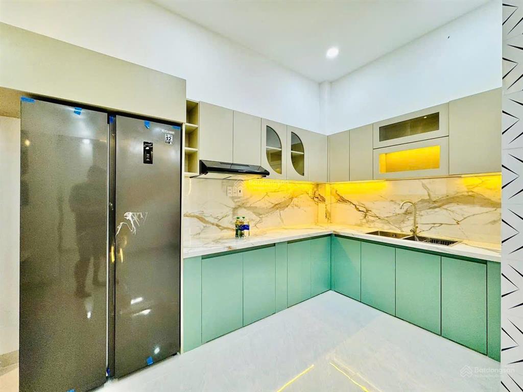 Cần bán gấp trong tháng nhà phan văn trị p.11 bình thạnh. giá 3,29 tỷ. dt69m2. 3pn. sổ hồng riêng