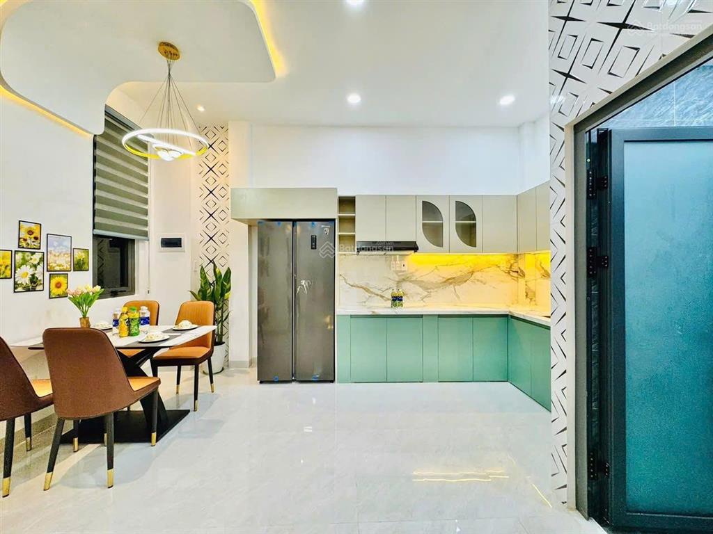 Cần bán gấp trong tháng nhà phan văn trị p.11 bình thạnh. giá 3,29 tỷ. dt69m2. 3pn. sổ hồng riêng