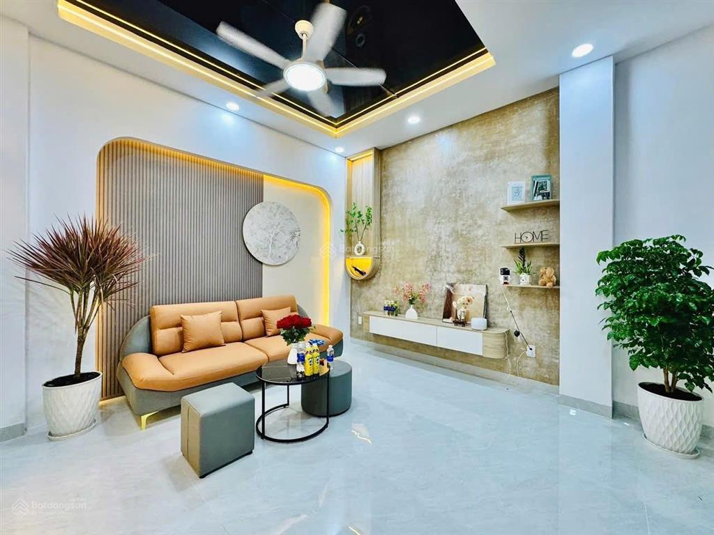 Cần bán gấp trong tháng nhà phan văn trị p.11 bình thạnh. giá 3,29 tỷ. dt69m2. 3pn. sổ hồng riêng