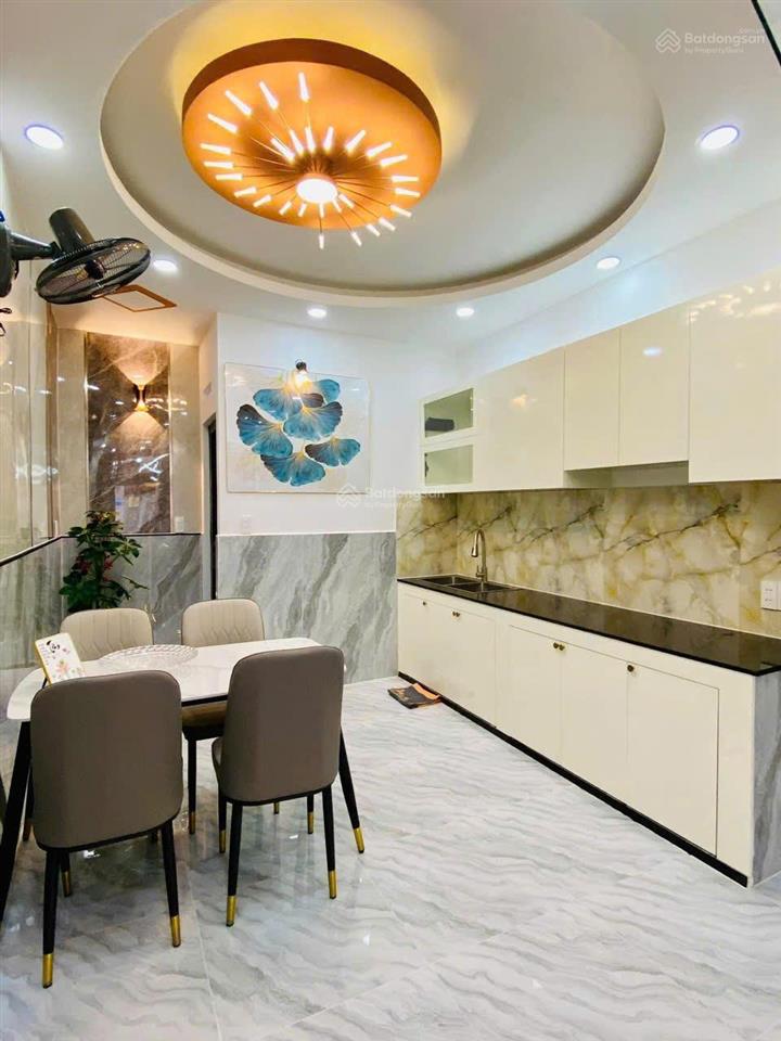 Cần bán gấp nhà hẻm phạm ngọc thạch p6, q.3. giá 3,1 tỷ. 3pn 4wc. dt 75m2. 3 tầng. sổ hồng riêng