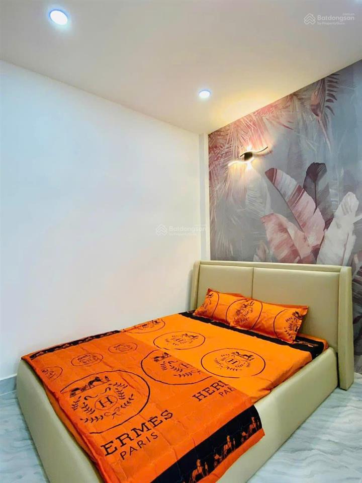 Cần bán gấp nhà hẻm phạm ngọc thạch p6, q.3. giá 3,1 tỷ. 3pn 4wc. dt 75m2. 3 tầng. sổ hồng riêng