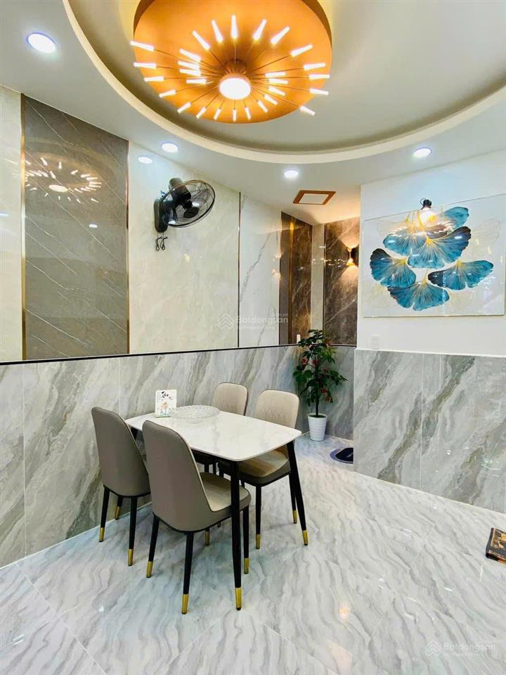 Cần bán gấp nhà hẻm phạm ngọc thạch p6, q.3. giá 3,1 tỷ. 3pn 4wc. dt 75m2. 3 tầng. sổ hồng riêng