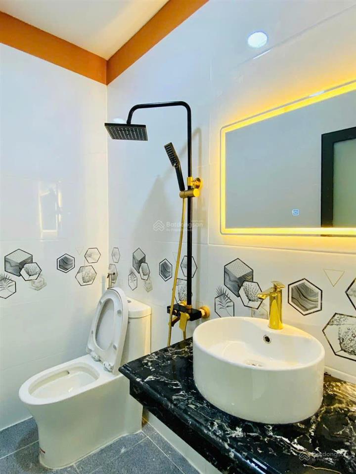 Cần bán gấp nhà hẻm phạm ngọc thạch p6, q.3. giá 3,1 tỷ. 3pn 4wc. dt 75m2. 3 tầng. sổ hồng riêng