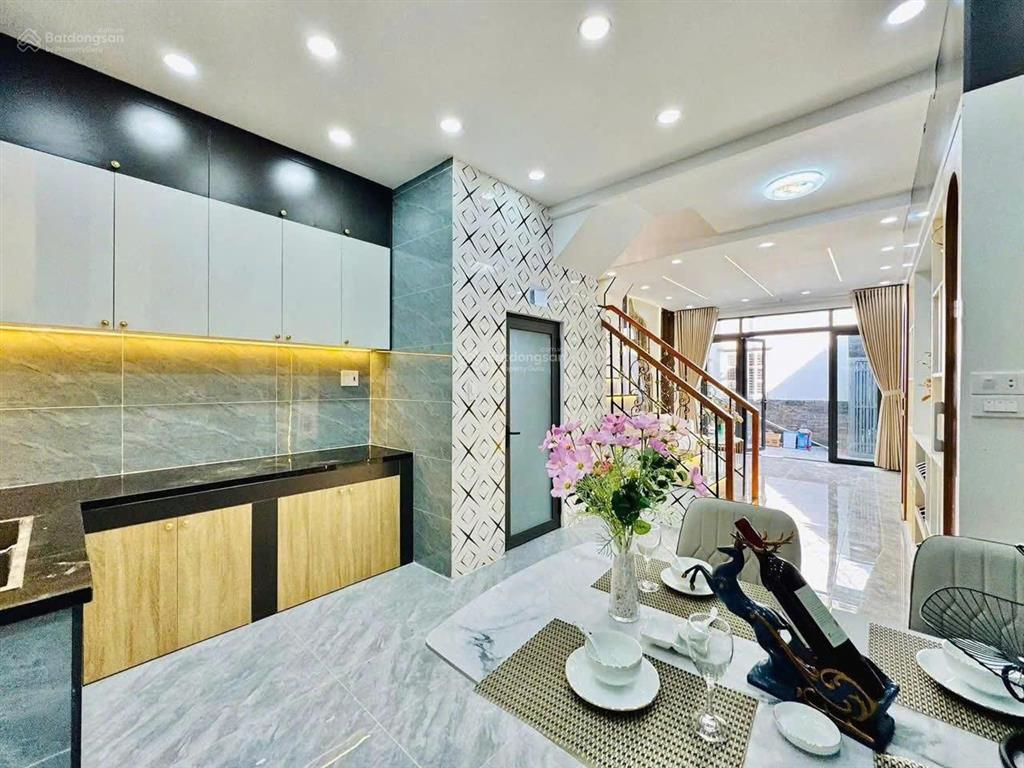 Cần tiền cho con du học nhà nguyễn thị thập, tân hưng, q7. 4pn 4wc. sổ hồng riêng