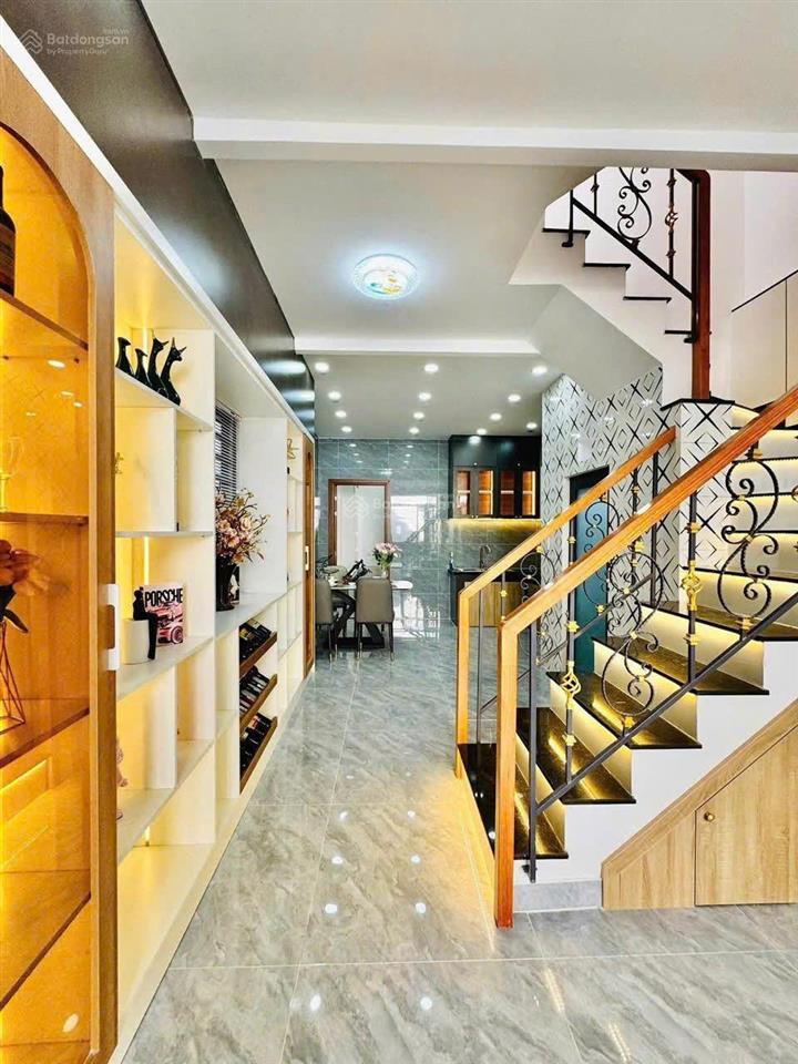 Cần tiền cho con du học nhà nguyễn thị thập, tân hưng, q7. 4pn 4wc. sổ hồng riêng