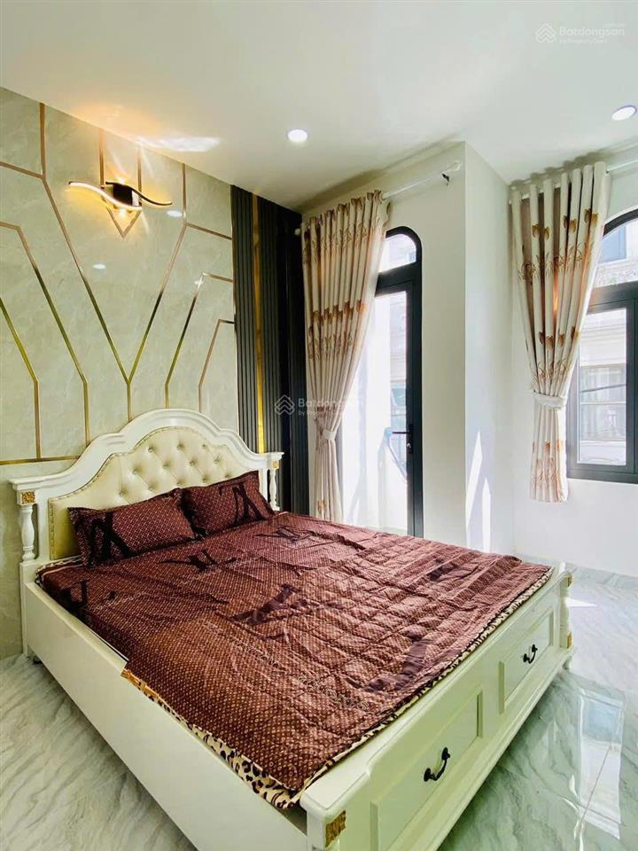 Kẹt tiền bán gấp nhà hẻm phạm ngọc thạch p6 q.3. giá 3,1 tỷ. dt 75m2. 3 tầng. 3pn. sổ hồng riêng