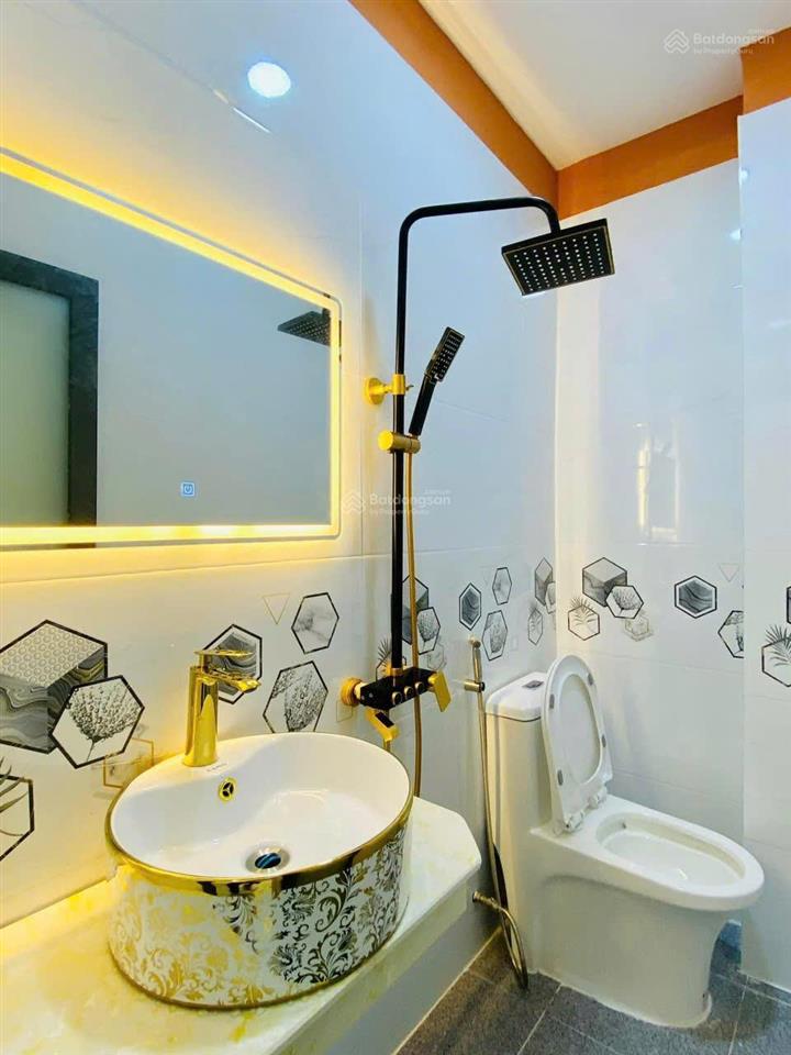 Kẹt tiền bán gấp nhà hẻm phạm ngọc thạch p6 q.3. giá 3,1 tỷ. dt 75m2. 3 tầng. 3pn. sổ hồng riêng