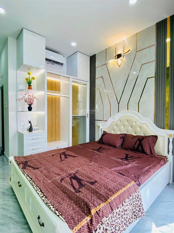 Kẹt tiền bán gấp nhà hẻm phạm ngọc thạch p6 q.3. giá 3,1 tỷ. dt 75m2. 3 tầng. 3pn. sổ hồng riêng