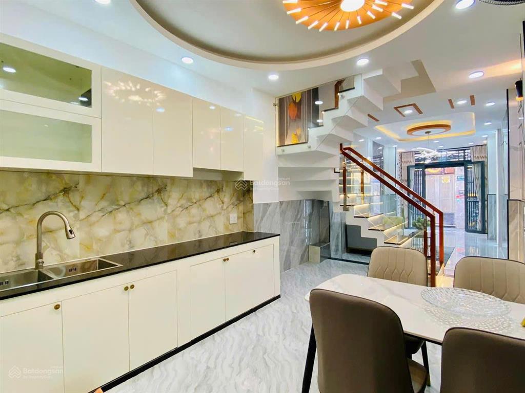 Kẹt tiền bán gấp nhà hẻm phạm ngọc thạch p6 q.3. giá 3,1 tỷ. dt 75m2. 3 tầng. 3pn. sổ hồng riêng