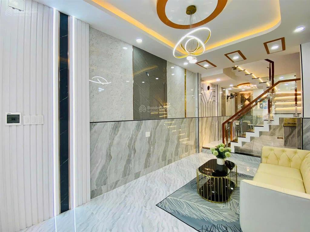 Kẹt tiền bán gấp nhà hẻm phạm ngọc thạch p6 q.3. giá 3,1 tỷ. dt 75m2. 3 tầng. 3pn. sổ hồng riêng