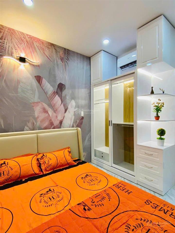 Kẹt tiền bán gấp nhà hẻm phạm ngọc thạch p6 q.3. giá 3,1 tỷ. dt 75m2. 3 tầng. 3pn. sổ hồng riêng