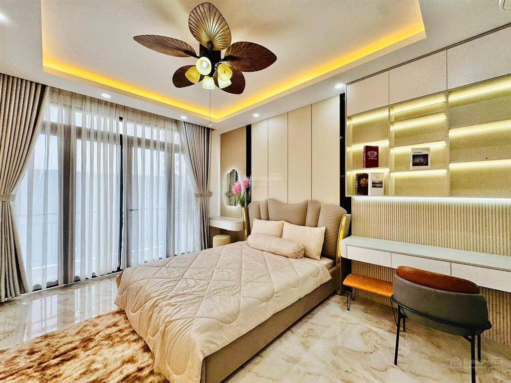 Nhà có thang máy hẻm phan huy ích, p.14 gò vấp. giá 4,68 tỷ. dt 80m2. 5 tầng. sổ hồng riêng