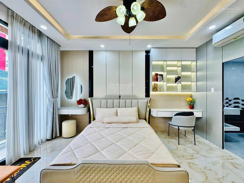 Nhà có thang máy hẻm phan huy ích, p.14 gò vấp. giá 4,68 tỷ. dt 80m2. 5 tầng. sổ hồng riêng