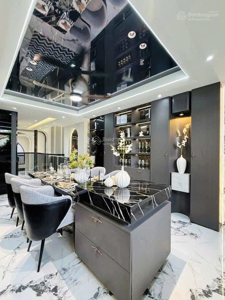 Nhà có thang máy giá siêu ngộp tại nguyễn tư giản p.14 gò vấp. giá3,62 tỷ. 4pn 5wc.. sổ hồng riêng