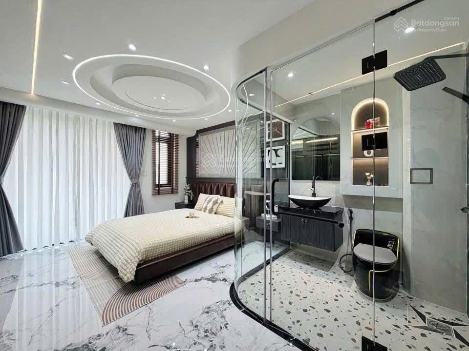 Nhà có thang máy giá siêu ngộp tại nguyễn tư giản p.14 gò vấp. giá3,62 tỷ. 4pn 5wc.. sổ hồng riêng