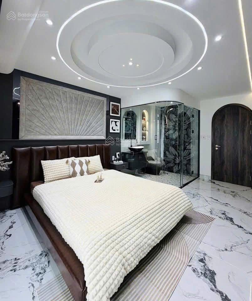 Nhà có thang máy giá siêu ngộp tại nguyễn tư giản p.14 gò vấp. giá3,62 tỷ. 4pn 5wc.. sổ hồng riêng