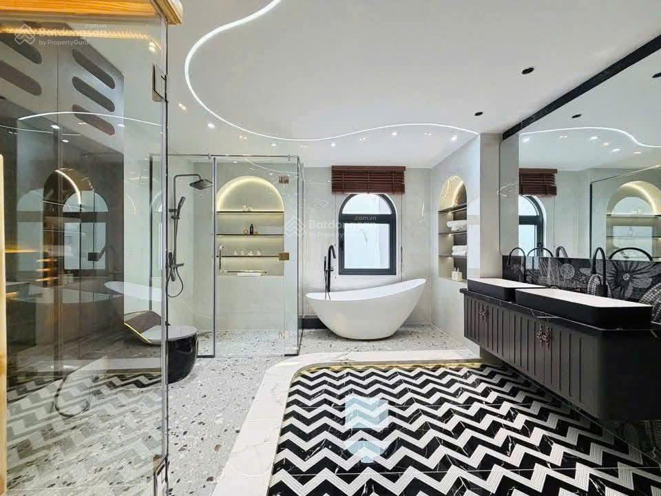Nhà có thang máy giá siêu ngộp tại nguyễn tư giản p.14 gò vấp. giá3,62 tỷ. 4pn 5wc.. sổ hồng riêng