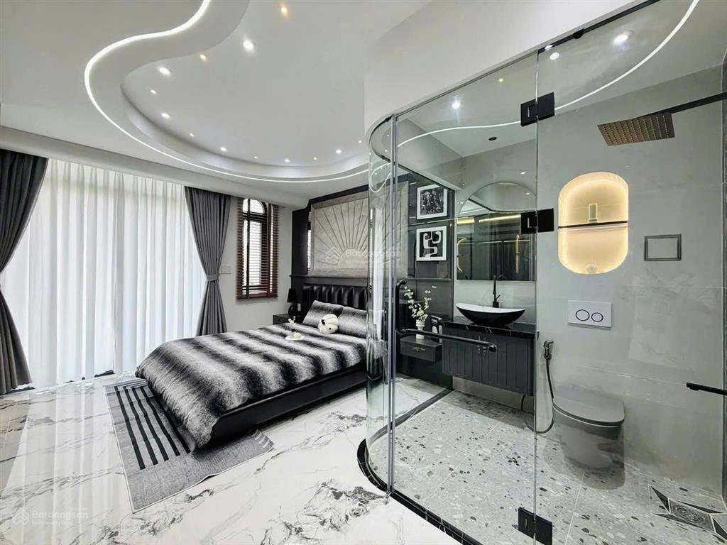 Nhà có thang máy giá siêu ngộp tại nguyễn tư giản p.14 gò vấp. giá3,62 tỷ. 4pn 5wc.. sổ hồng riêng