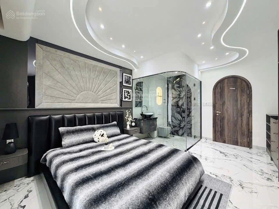 Nhà có thang máy giá siêu ngộp tại nguyễn tư giản p.14 gò vấp. giá3,62 tỷ. 4pn 5wc.. sổ hồng riêng