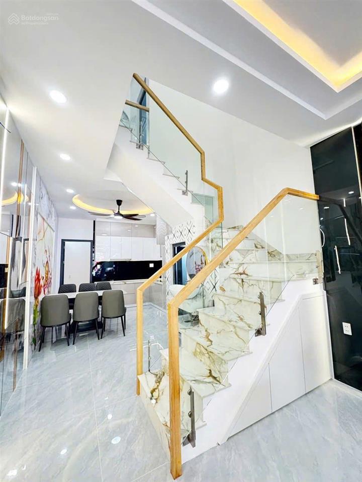 Nhà mặt tiền cần bán gấp tại bình tân,tỉnh lộ 10. giá 5,63 tỷ. dt101m2. 4tầng. 4pn. sổ hồng riêng