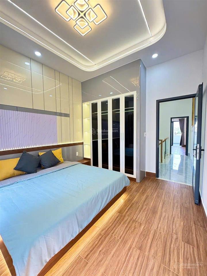 Nhà mặt tiền cần bán gấp tại bình tân,tỉnh lộ 10. giá 5,63 tỷ. dt101m2. 4tầng. 4pn. sổ hồng riêng
