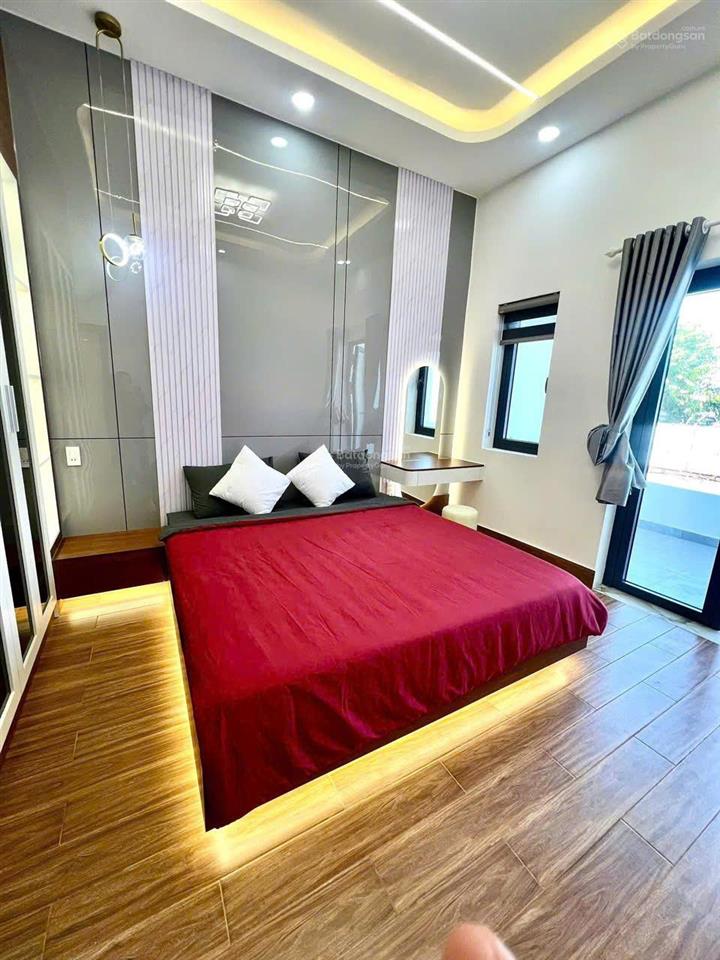 Nhà mặt tiền cần bán gấp tại bình tân,tỉnh lộ 10. giá 5,63 tỷ. dt101m2. 4tầng. 4pn. sổ hồng riêng