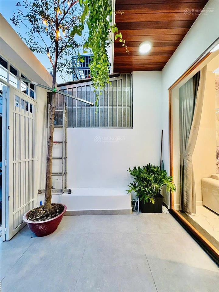 Bán gấp nhà q10 trần thiện chánh. giá 3,1 tỷ. dt 69m2. 3 tầng. 3pn 3wc. sổ hồng riêng